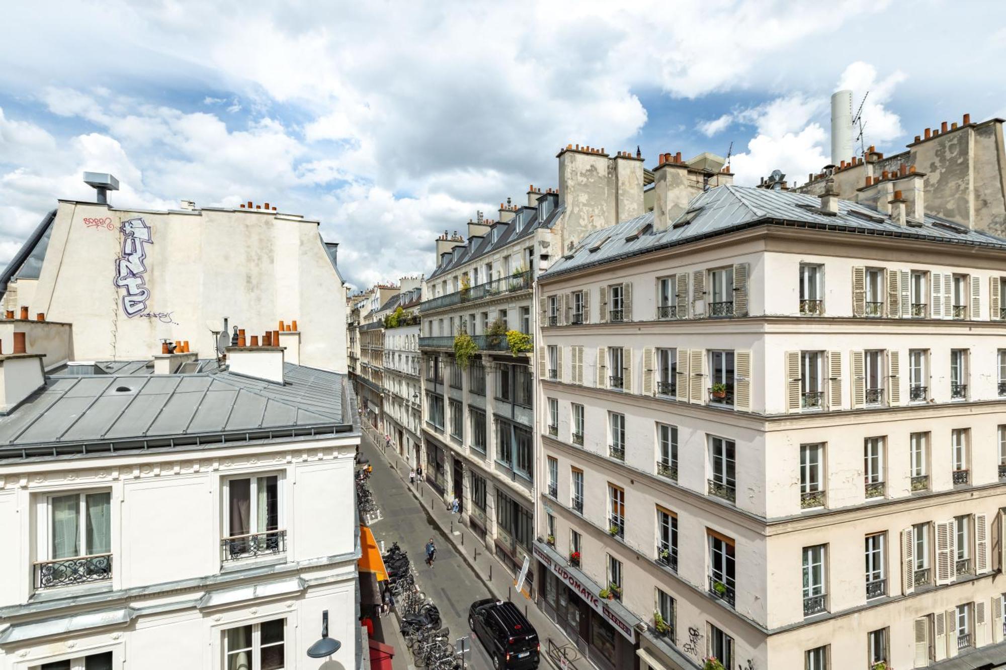 Charming In North Center Parigi