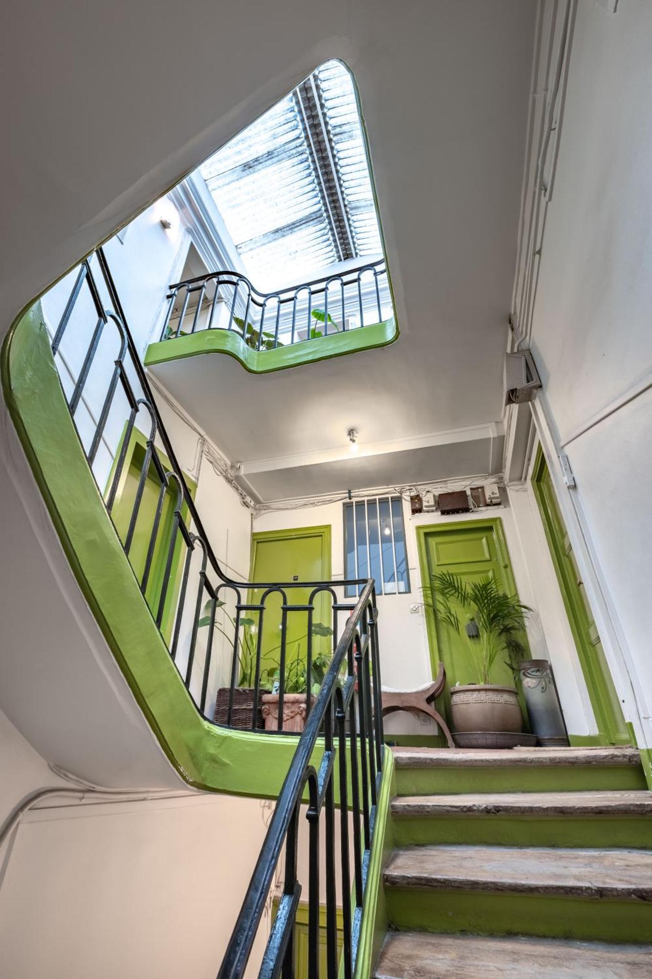Appartamento Charming In North Center Parigi