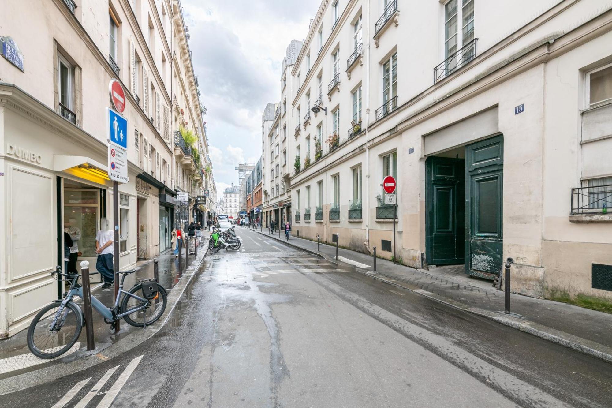 Apartment Charming In North Center Paris