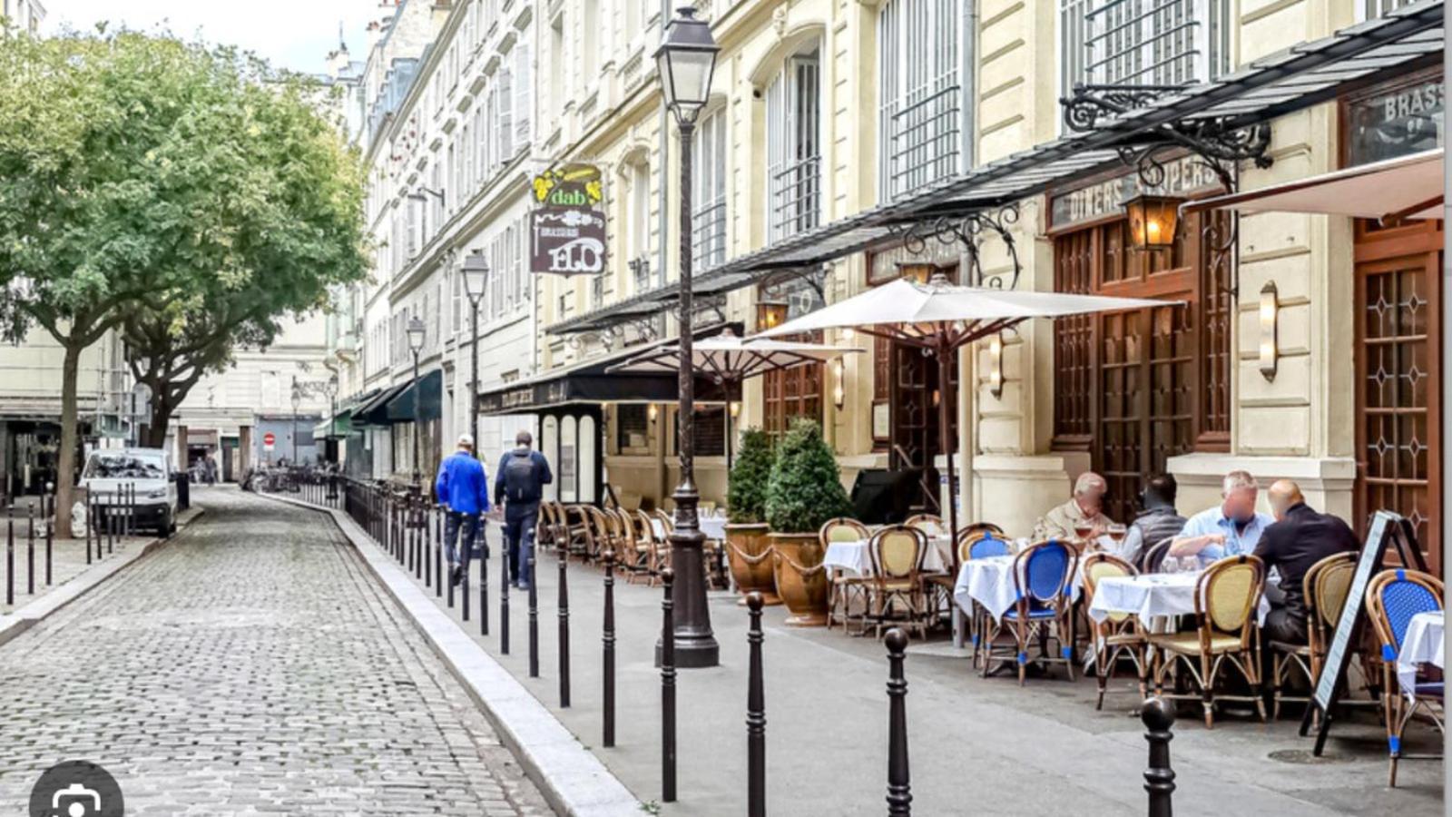Rooftop Views Cosy Parigi